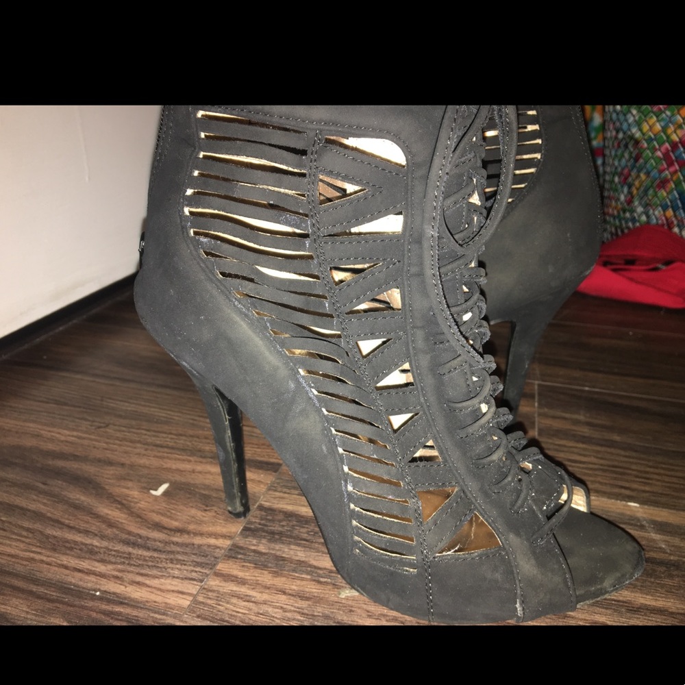 High Heels - Picture 1 of 2